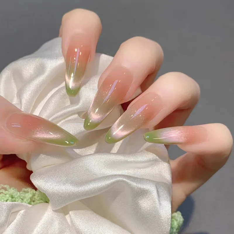 Künstlerische French Tip Press-On Nägel