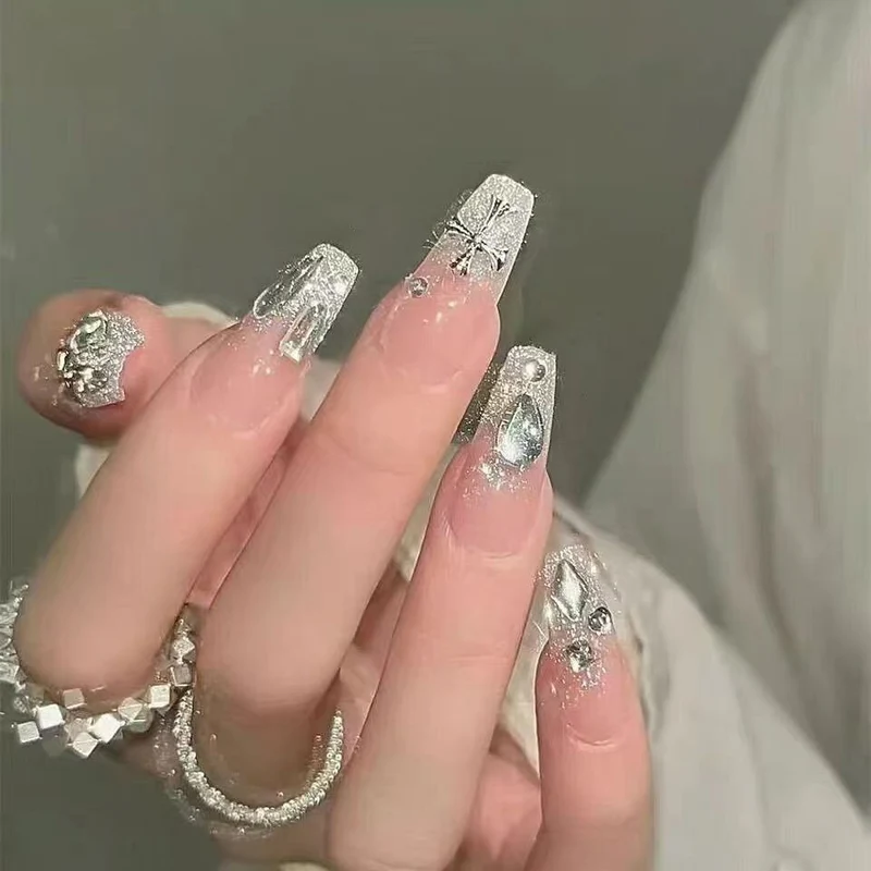 Künstlerische French Tip Press-On Nägel