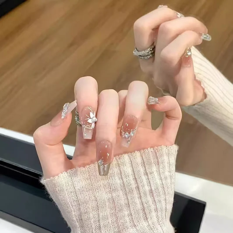 Künstlerische French Tip Press-On Nägel