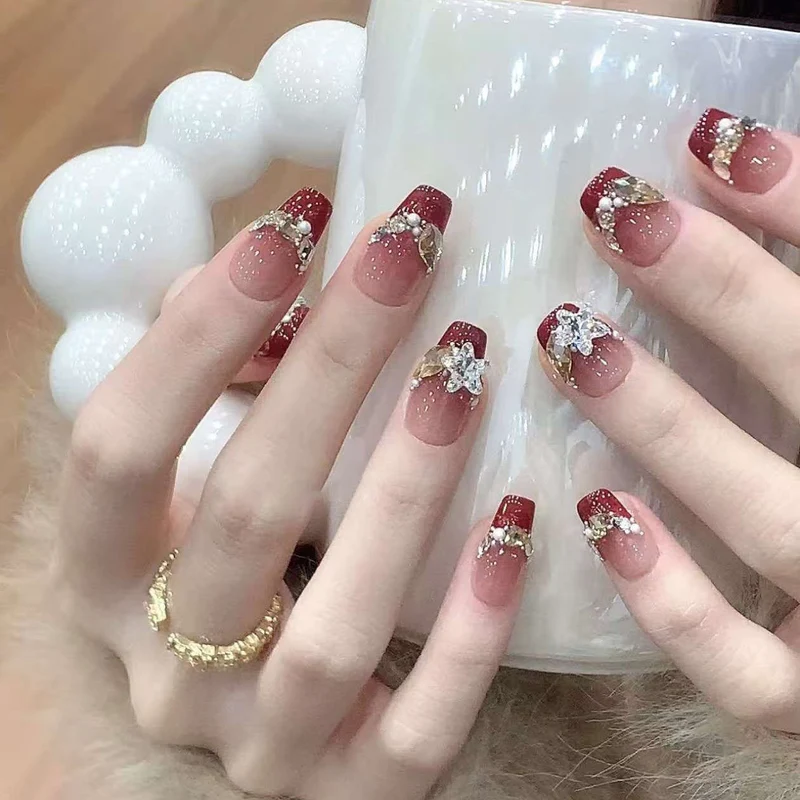 Elegantes Nagelkunst Press-On-Set