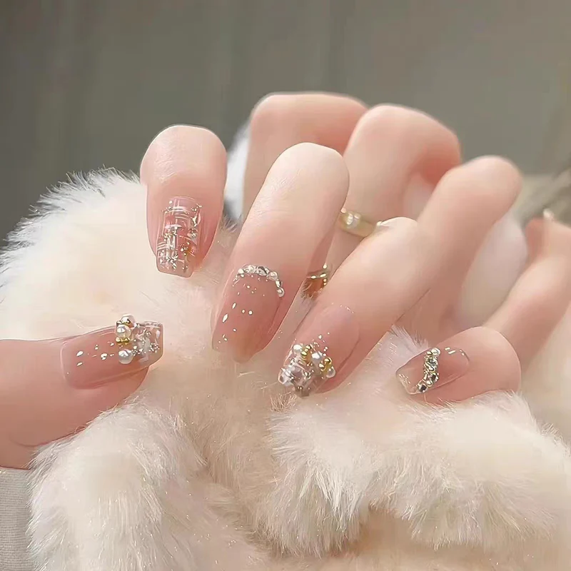 Dekorative Nagelverstärkungen