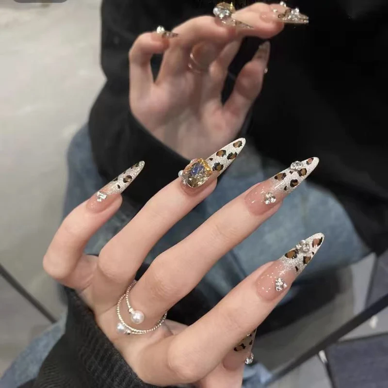 Dekorative Nagelverstärkungen