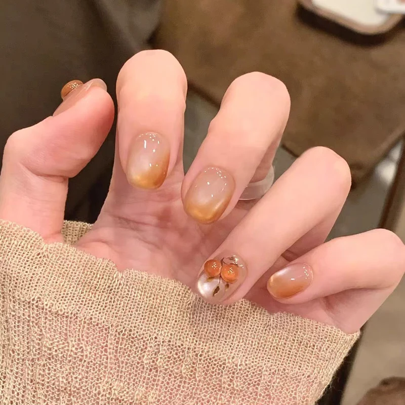 Künstlerische florale Nagelverlängerungen