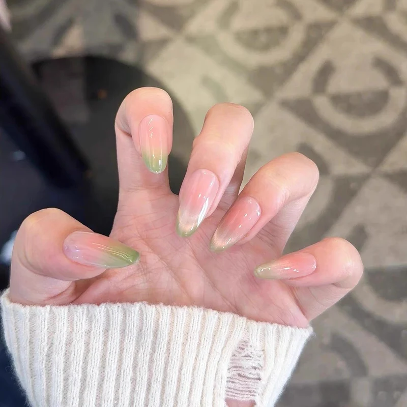 Dekorative Nagelkunst