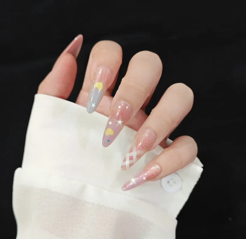 Dekorative Nagelkunst