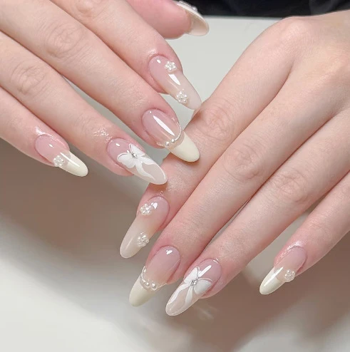 Dekorative Nagelkunst