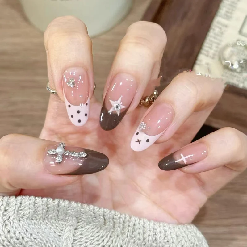 Dekorative Nagelkunst