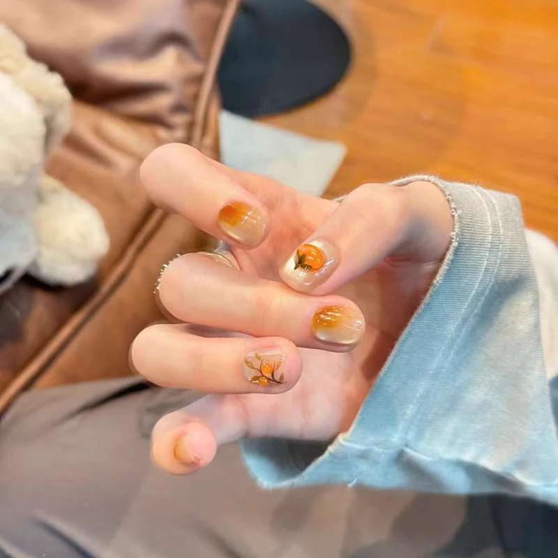 Künstlerische Blumen-Gel-Nagelverlängerungen