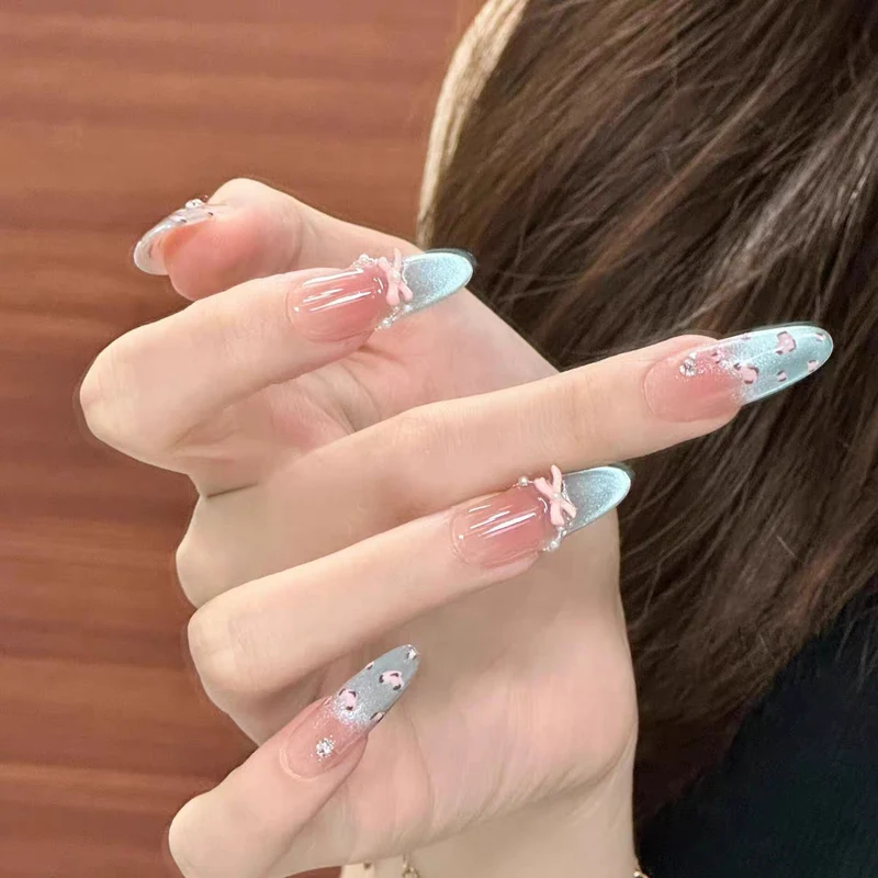 Künstlerisch floral gestaltete Stiletto Press-On Nägel