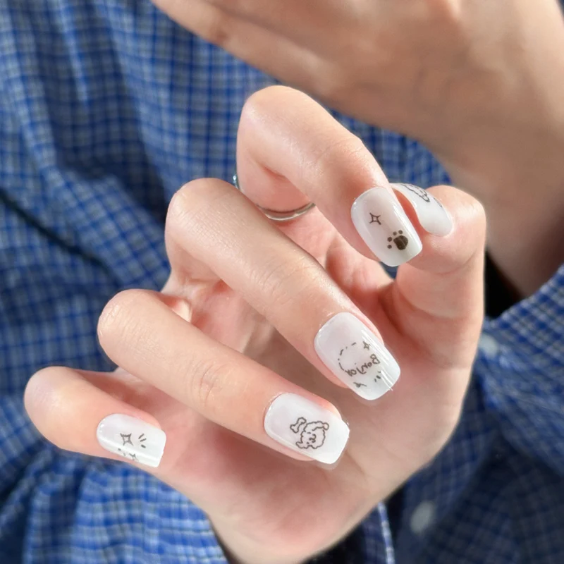 Künstlerisch floral gestaltete Stiletto Press-On Nägel