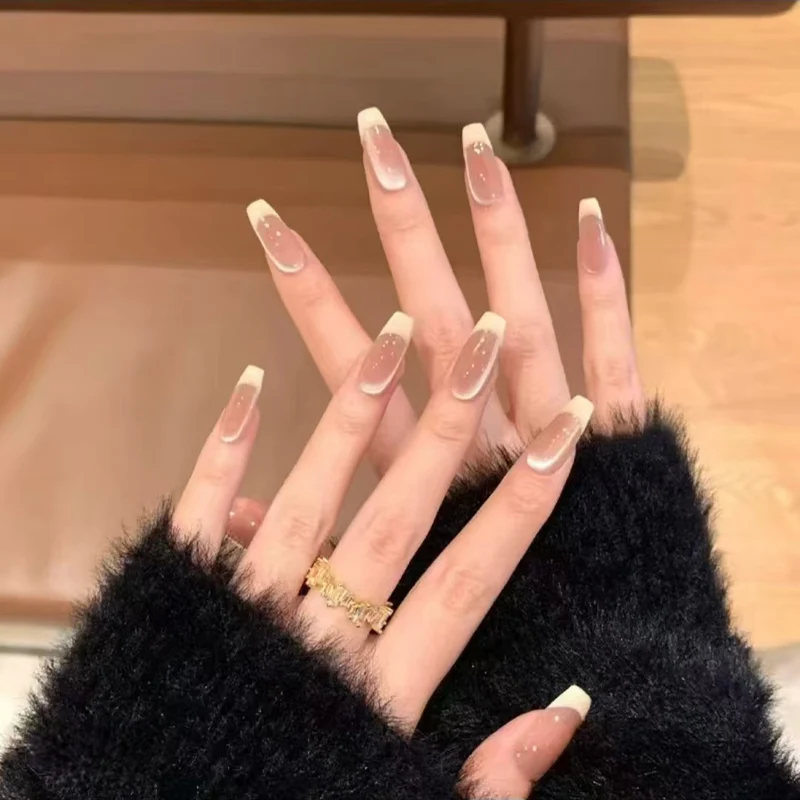 Dekorative handgefertigte Nagelverlängerungen