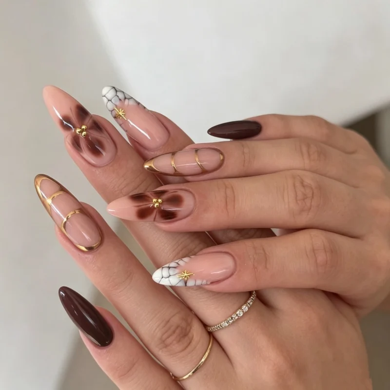 Künstlerische mandelförmige Nagelverlängerungen
