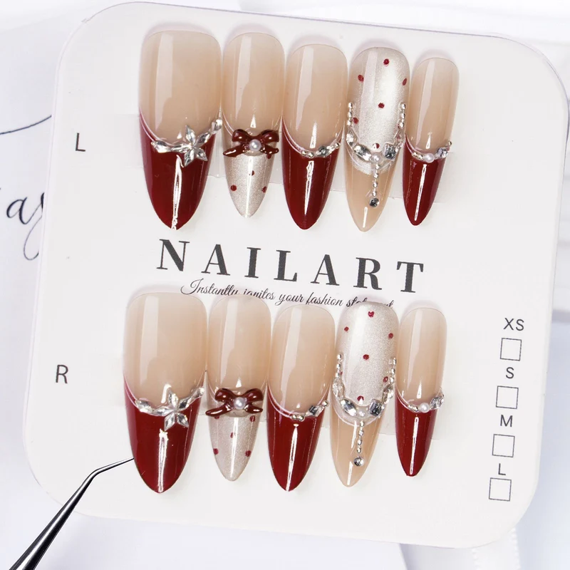 Dekorative Gel-Nagelkunst-Erweiterungen