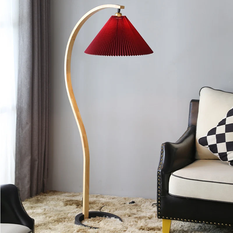Gebogene Holz Stehlampe