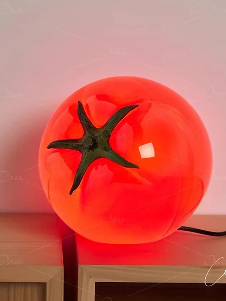 Kreative tomatenförmige Tischlampe