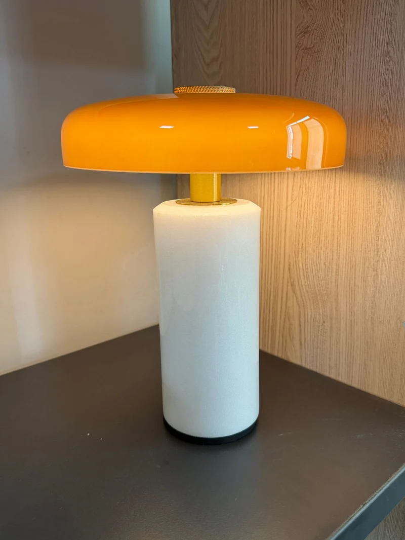 Dekorative Tischlampe