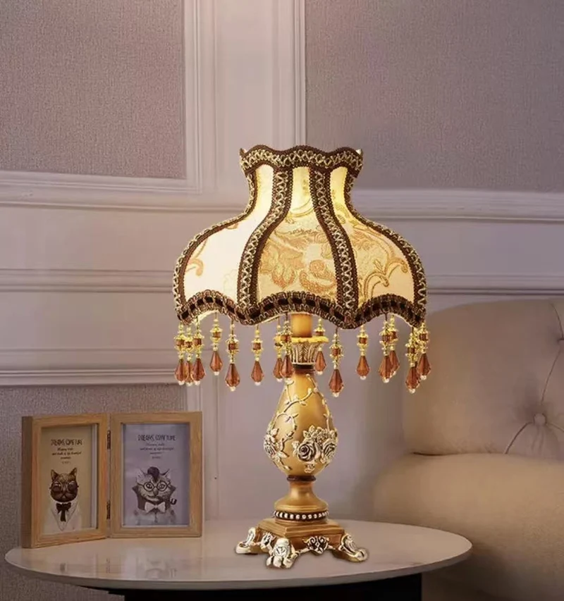 Vintage florale Tischlampe