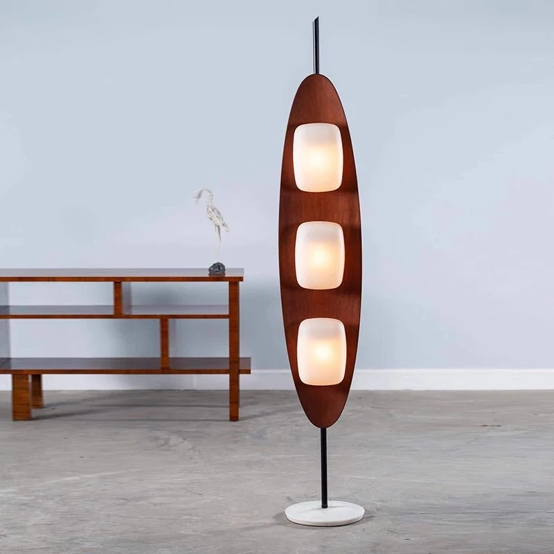 Moderne skulpturale Stehlampe