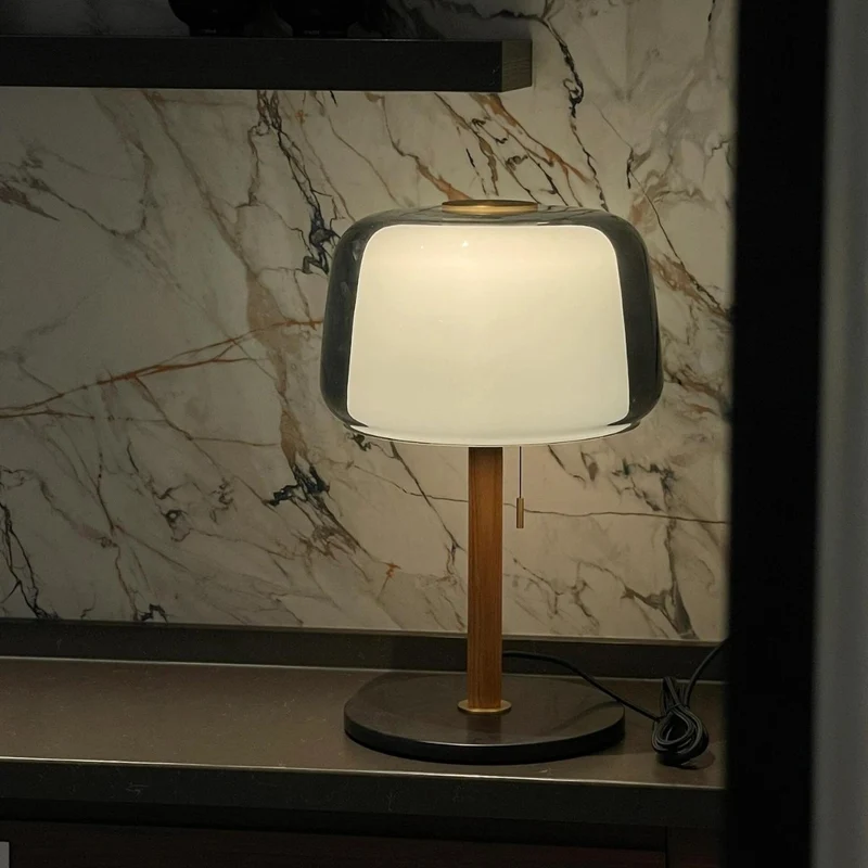 Moderne skandinavische Tischlampe