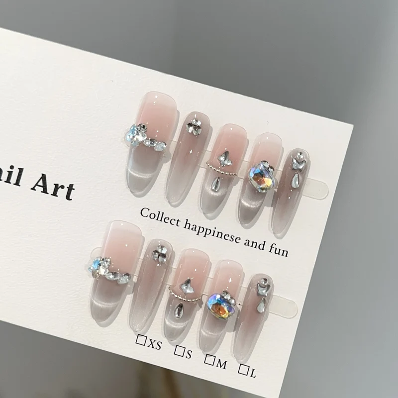Elegantes mit Edelsteinen verziertes Press-On Nagelkunst-Set