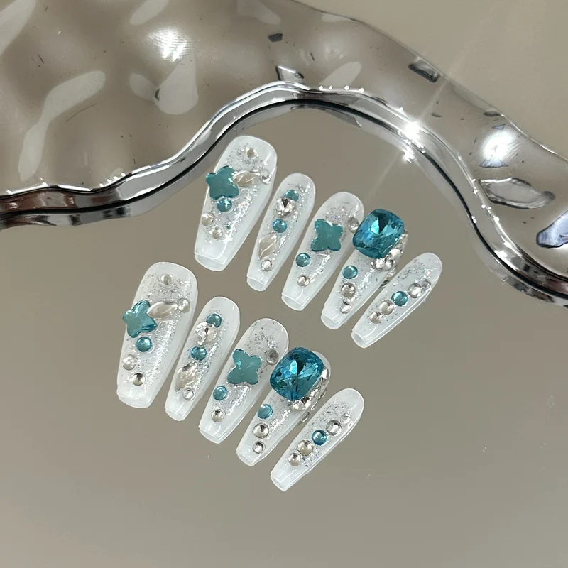 Elegantes dekoratives Press-On-Nagelset