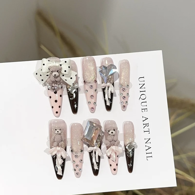 Themen Bären-inspiriertes Press-On Nagelkunstset