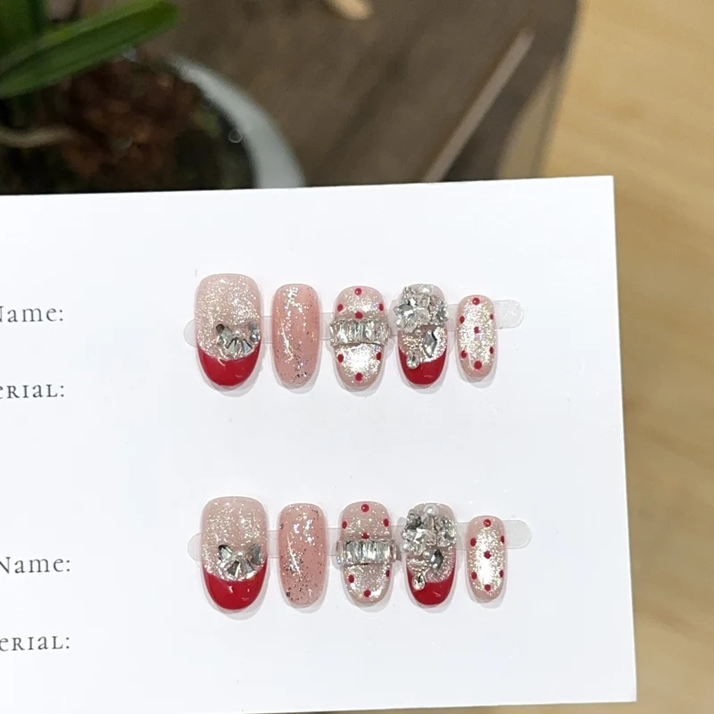 Stilvolles mit Strass verziertes Press-On-Nagel-Set