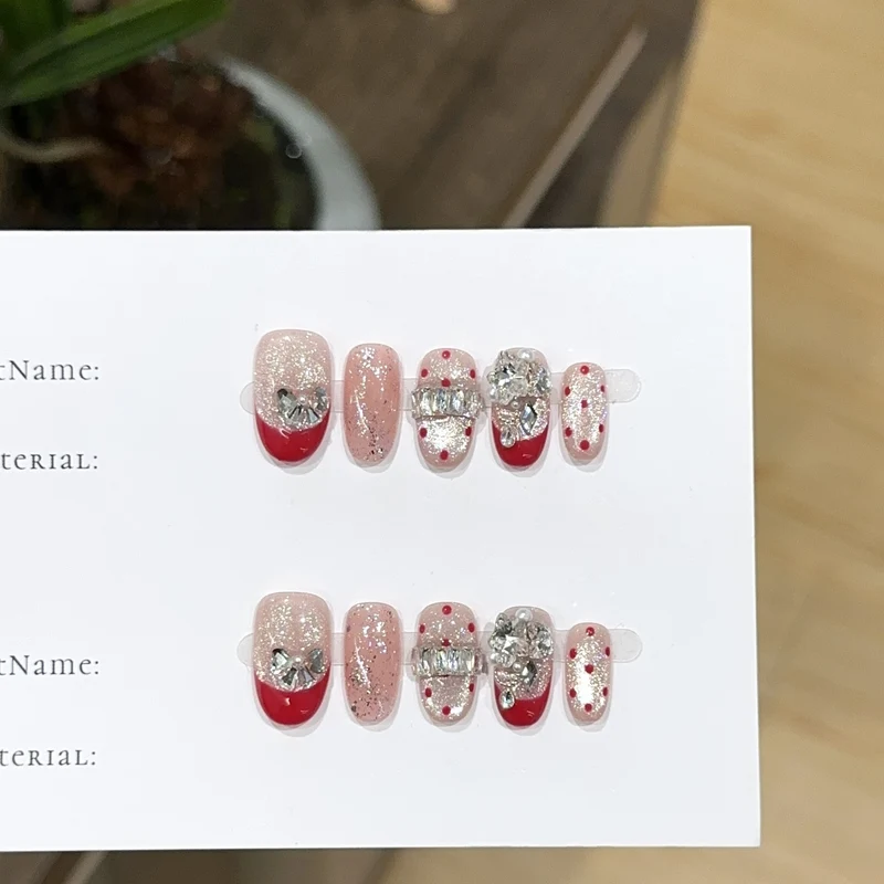Stilvolles mit Strass verziertes Press-On-Nagel-Set