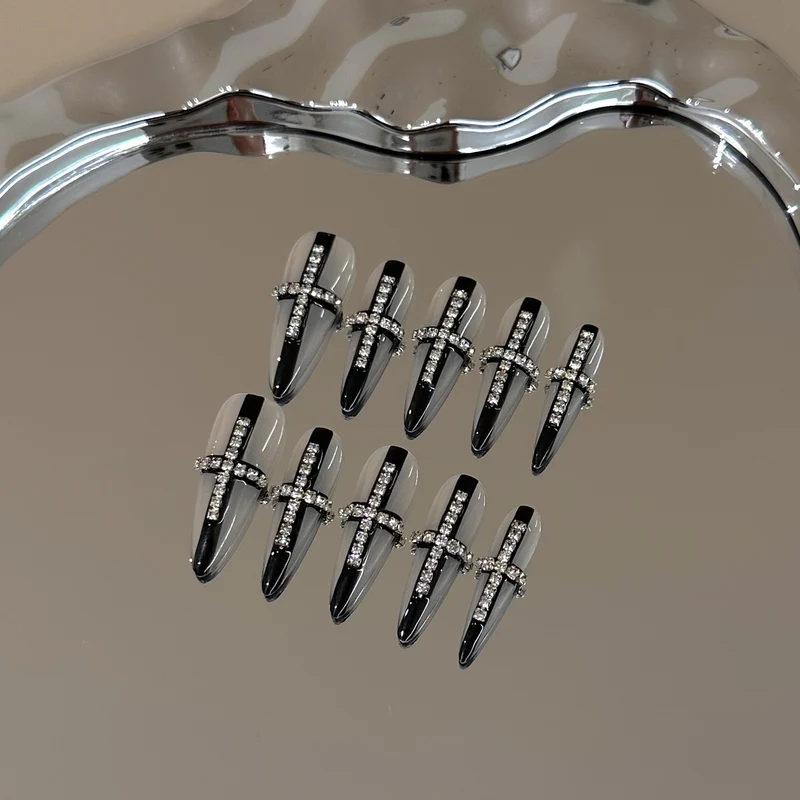 Elegante Kreuz-verschönerte Press-on Nagelset