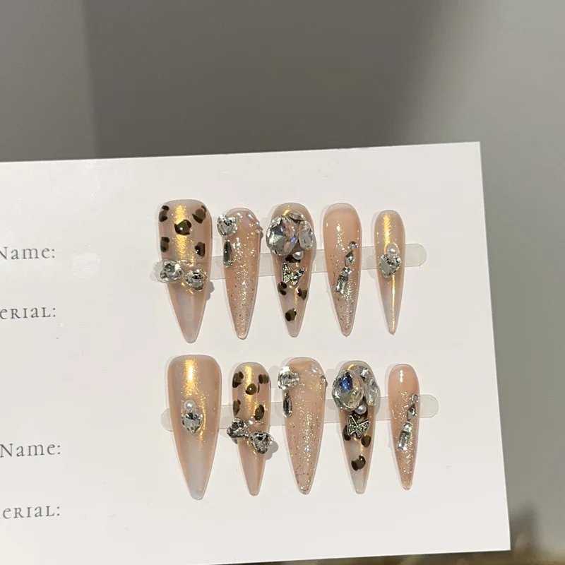 Ausgefallene Press-On Nageldesigns