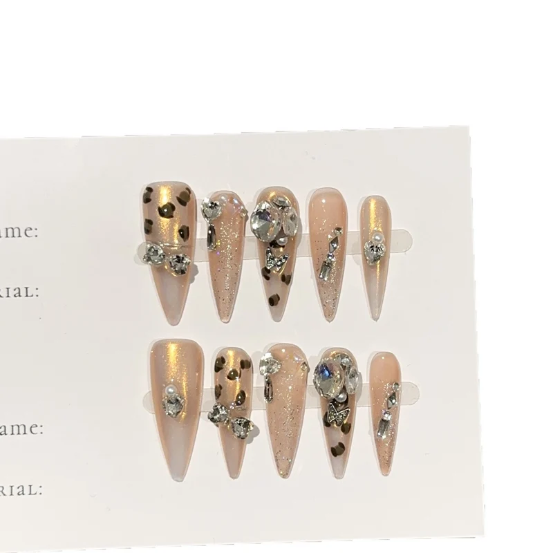 Ausgefallene Press-On Nageldesigns