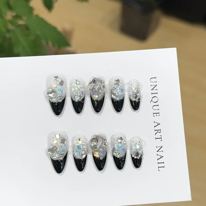 Stiletto Press-On Nagelkunst Set mit Edelsteinakzenten