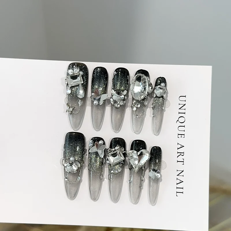 Glamouröses Stiletto Press-On Nageldesign-Set mit Kristallakzenten