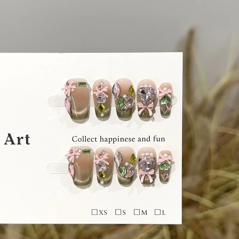 Künstlerisches florales Nagelkunst Press-On Set