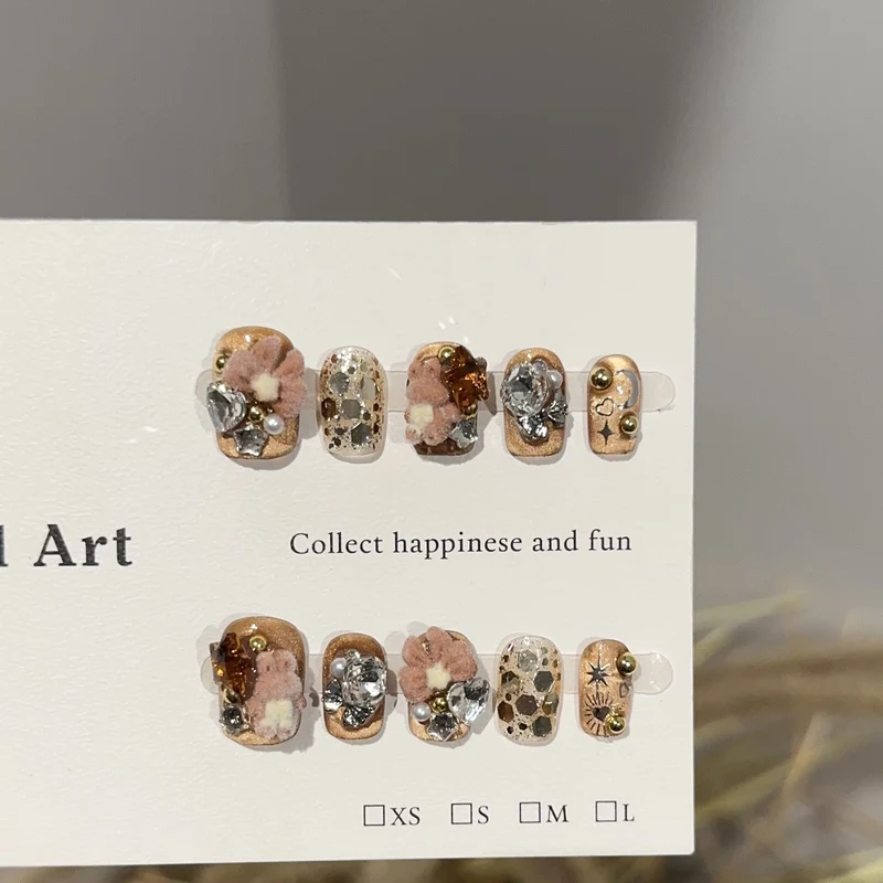 Künstlerisches floral verziertes Press-On-Nagelset