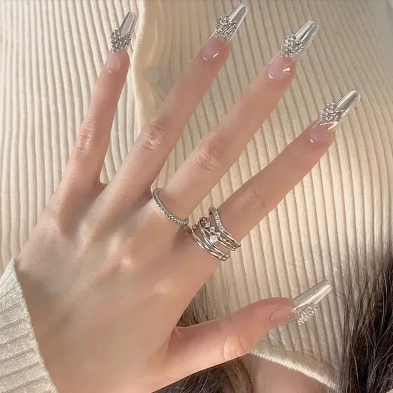 Elegante mit Rhinestones verzierte Stiletto Aufklebenägel
