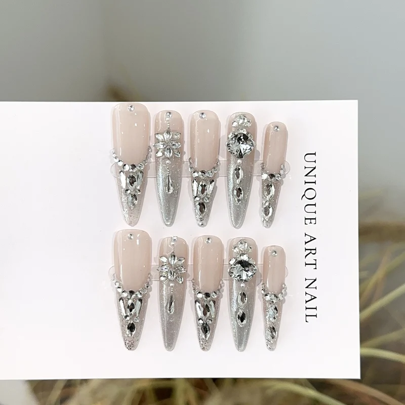 Glamourös mit Strass verziertes Press-On-Nägel-Set
