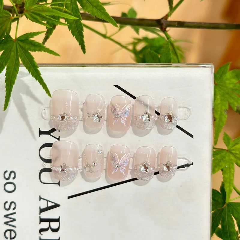 Künstlerisches Schmetterlings-dekoriertes Press-On Nagelset