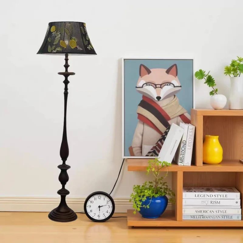 Elegante Blumenmuster Stehlampe