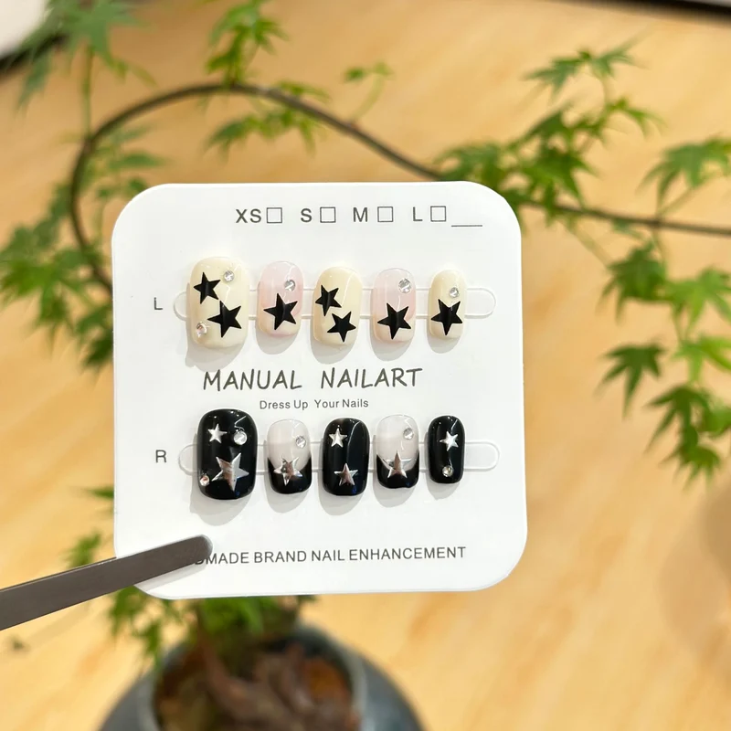 Dekorative mit Sternen verziertes Press-On Nagelset