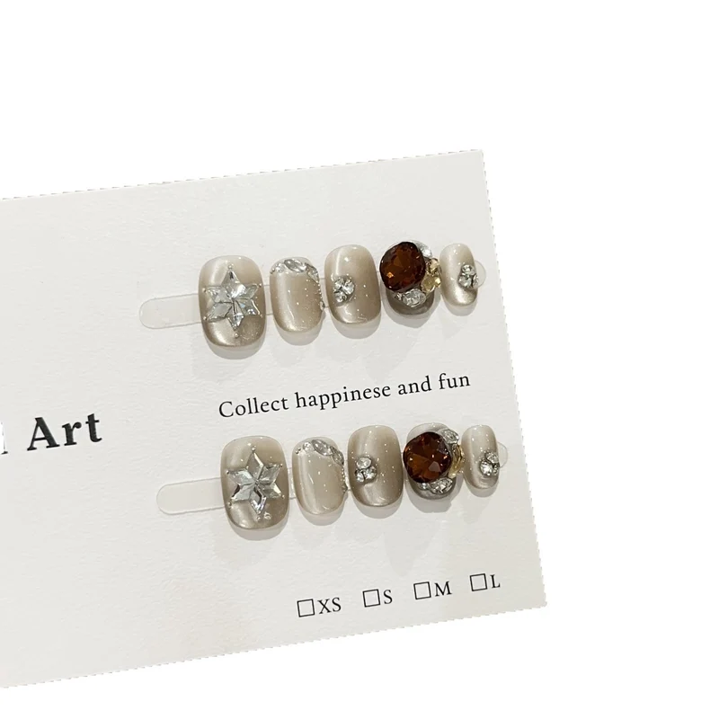 Dekorative Strass Press-On Nagelkunst