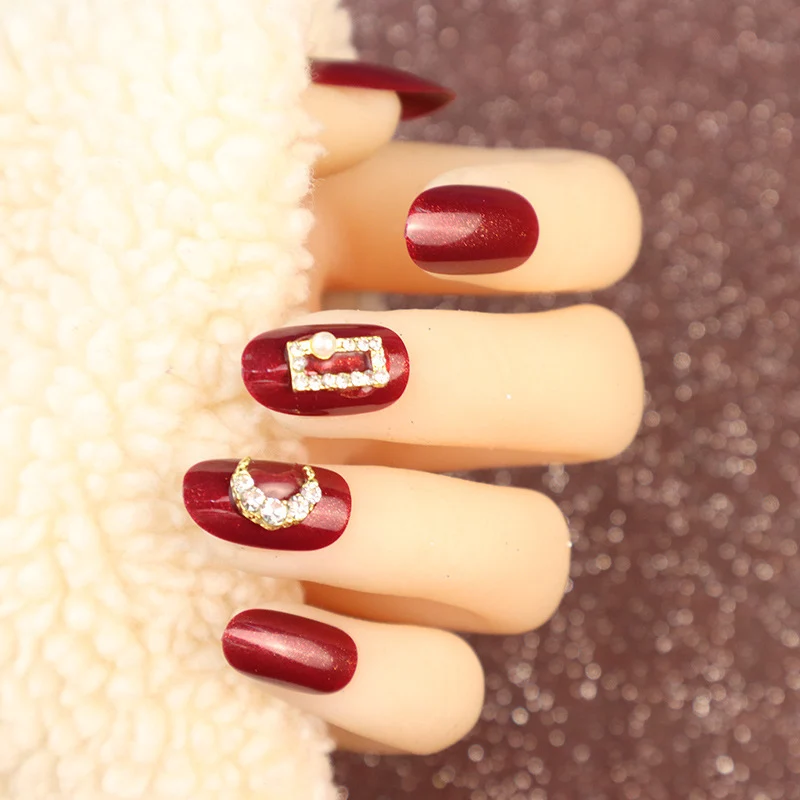 Elegantes, mit Strass verziertes Press-On-Nagel-Set