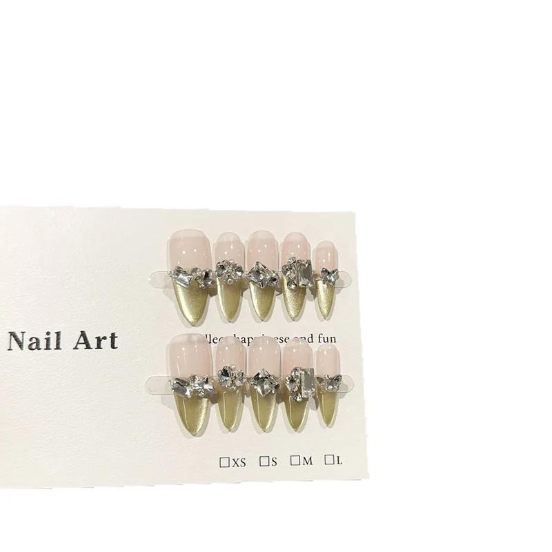 Glamouröse mit Strass veredelte Druck-Nagelkunst