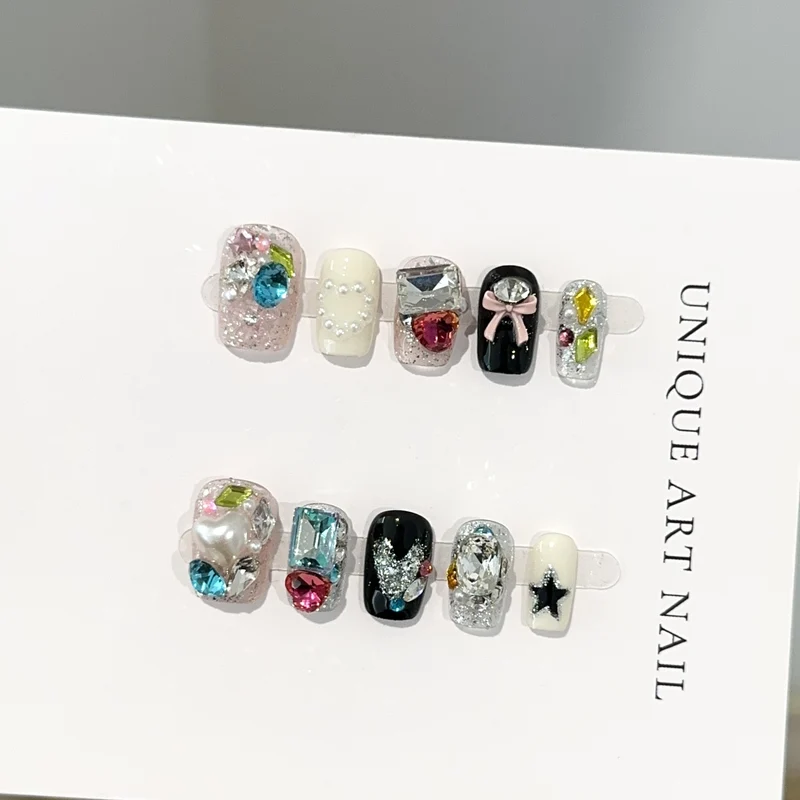 Glamouröse Strass-dekorierte Press-On Nail Set