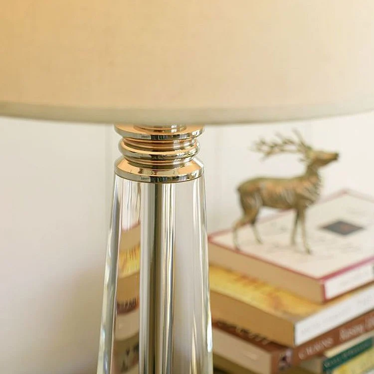 Elegante zeitgenössische Tischlampe