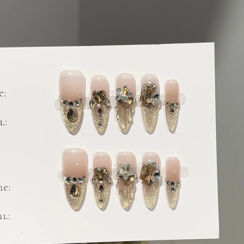 Premium Dekorativer Nagelset