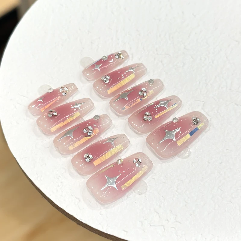 Dekorativer Press-On-Nagel-Set mit Glitterakzenten