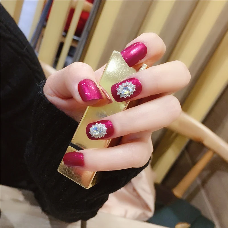 Elegantes mit Strass verziertes Press-On-Nagelkunst-Set
