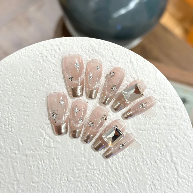 Glamourös Press-On Nagel Set mit Strass-Akzenten