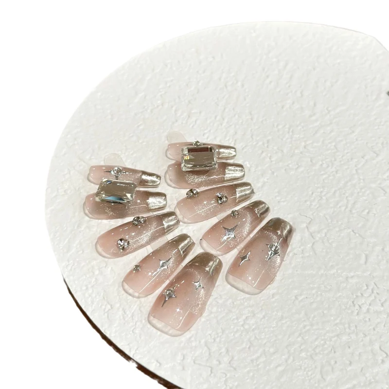 Glamourös Press-On Nagel Set mit Strass-Akzenten